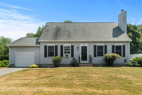 527 New London Rd, Mystic, CT, 06355-2040 | Card Image