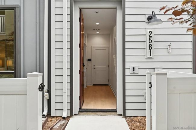 2581 Broom Ln, Townhouse with 4 bedrooms, 4 bathrooms and 2 parking in Carlsbad CA | Image 4