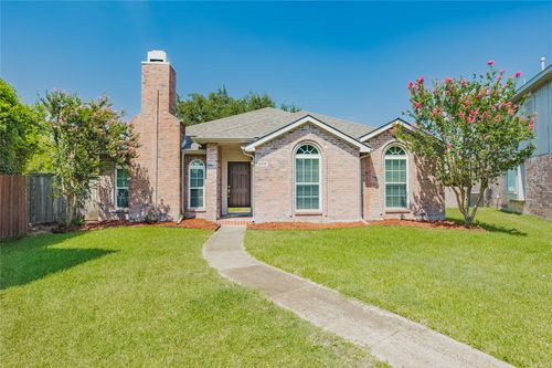 2918 Periwinkle Ct, Garland, TX, 75040-2830 | Card Image