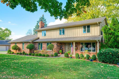 9201 Burning Tree Dr, Grand Blanc, MI, 48439-9517 | Card Image
