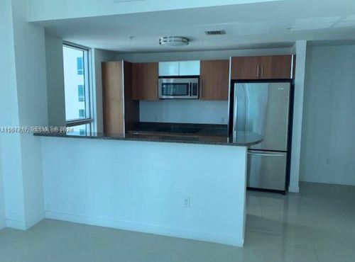 t-3701-300 S Biscayne Blvd, Miami, FL, 33131 | Card Image