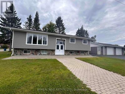 468 7 Th St E, Home with 5 bedrooms, 3 bathrooms and null parking in Cochrane ON | Image 1