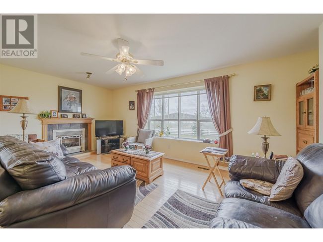 8562 Skyline Dr, House other with 5 bedrooms, 3 bathrooms and null parking in 70 Mile House BC | Image 14