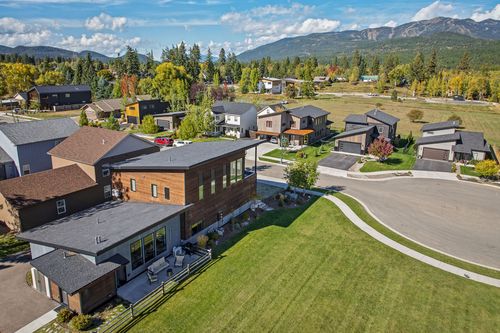 751 Cottonwood Ct, Whitefish, MT, 59937-7605 | Card Image