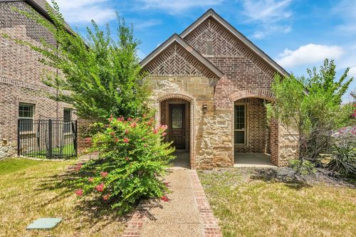 4004 Red Lynx Ln, Arlington, TX, 76005-1142 | Card Image