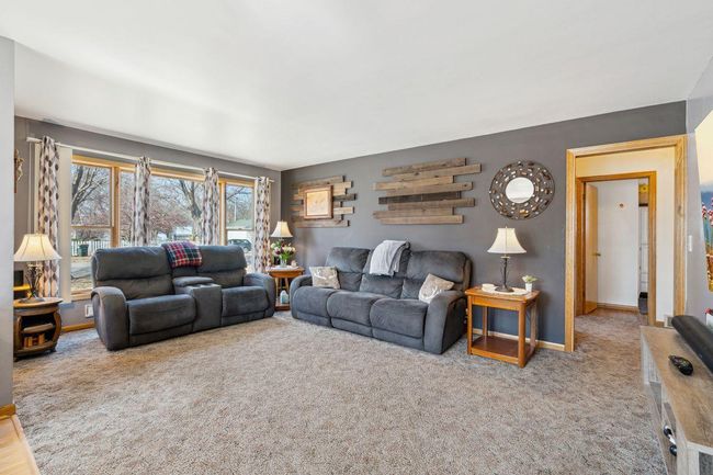 Large bright living room | Image 9