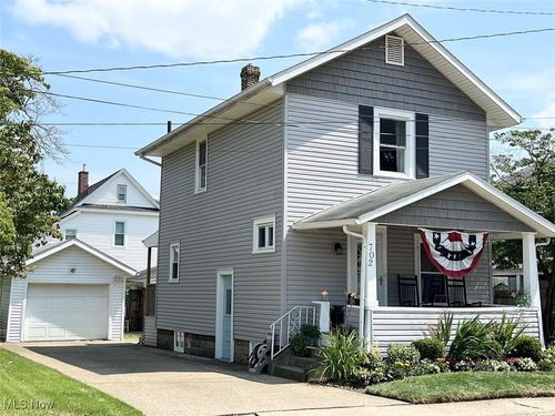 702 10th St Ne, Massillon, OH, 44646-5816 | Card Image