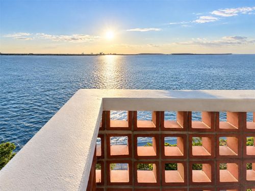 11a-4015 Bayshore Blvd, TAMPA, FL, 33611-1701 | Card Image