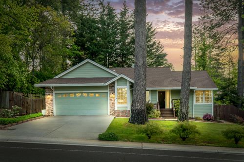 592 Morgan Ranch Dr, Grass Valley, CA, 95945-9702 | Card Image