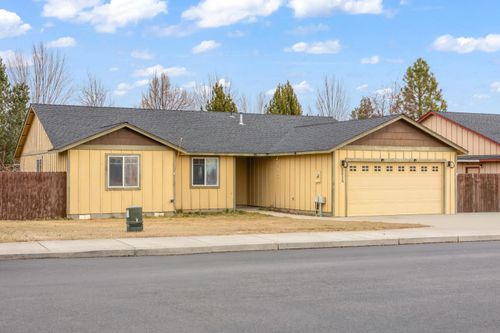 2215 Sw Stonehedge Court, Redmond, OR, 97756 | Card Image