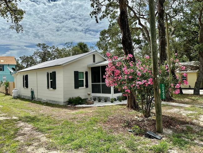 12409 Live Oak St, House other with 2 bedrooms, 1 bathrooms and 1 parking in CEDAR KEY FL | Image 63