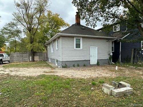 8383 Carbondale St, Detroit, MI, 48204-3541 | Card Image