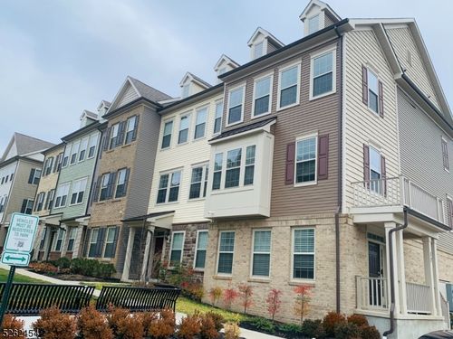 17 Braeburn Ct, Livingston, NJ, 07039-5708 | Card Image