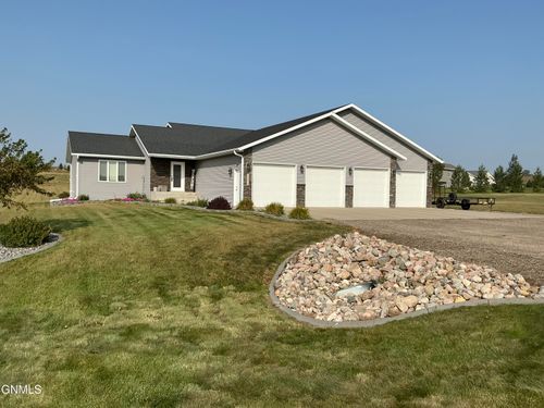 13918 Saddlehorn Dr, Bismarck, ND, 58503-8524 | Card Image