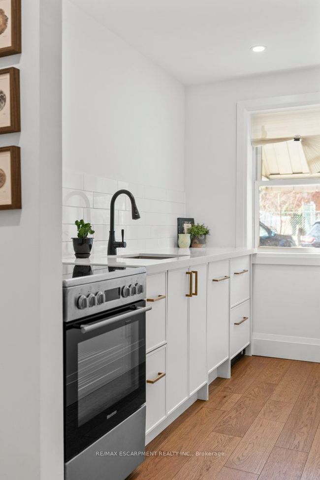5 - 137 Emerald St S, Condo with 1 bedrooms, 1 bathrooms and 1 parking in Hamilton ON | Image 22