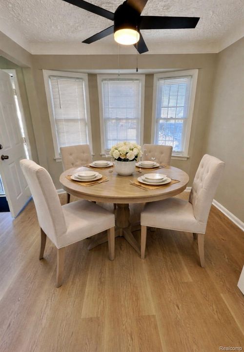 18706 Woodside St, Harper Woods, MI, 48225-2122 | Card Image