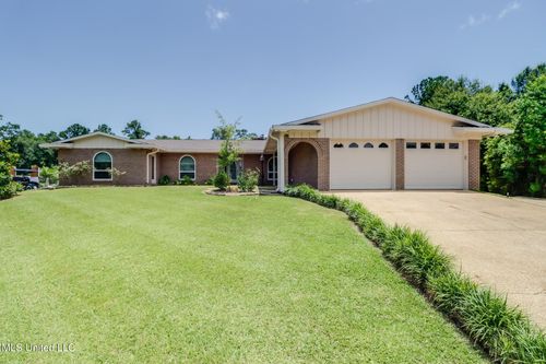 12 Bayou View Dr, Gulfport, MS, 39507-4039 | Card Image