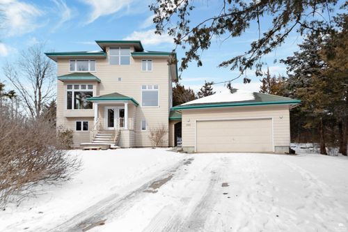 1900 Crescent Dr, Manhattan, KS, 66503-7538 | Card Image