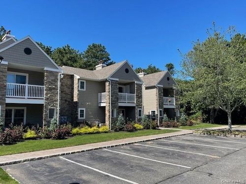 105-105 Saddle Rock Rd, Holbrook, NY, 11741-4800 | Card Image