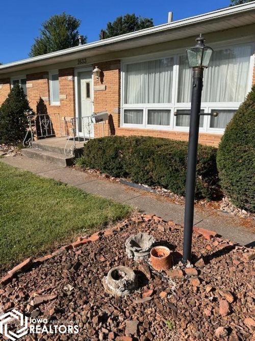 2633 Clearview St, Ottumwa, IA, 52501-1153 | Card Image