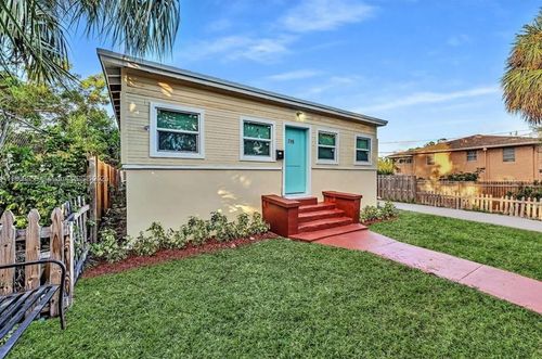 719 9th St, West Palm Beach, FL, 33401-3615 | Card Image