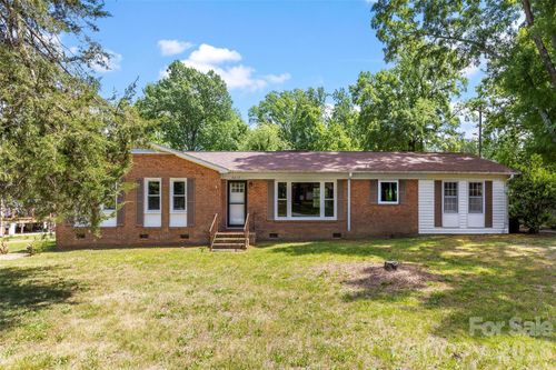 8315 Westbourne Dr, Charlotte, NC, 28216-1144 | Card Image