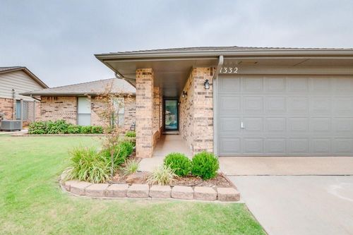 1332 Chimney Hill Rd, Yukon, OK, 73099-3105 | Card Image