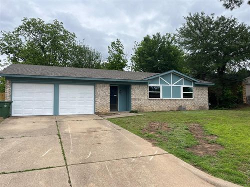 2501 Bent Tree Ln, Arlington, TX, 76016-1241 | Card Image