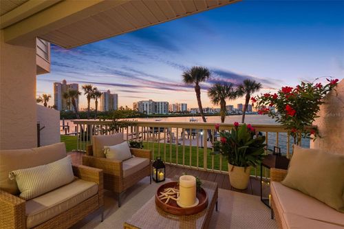 160 Marina Del Rey Ct, CLEARWATER BEACH, FL, 33767-2947 | Card Image