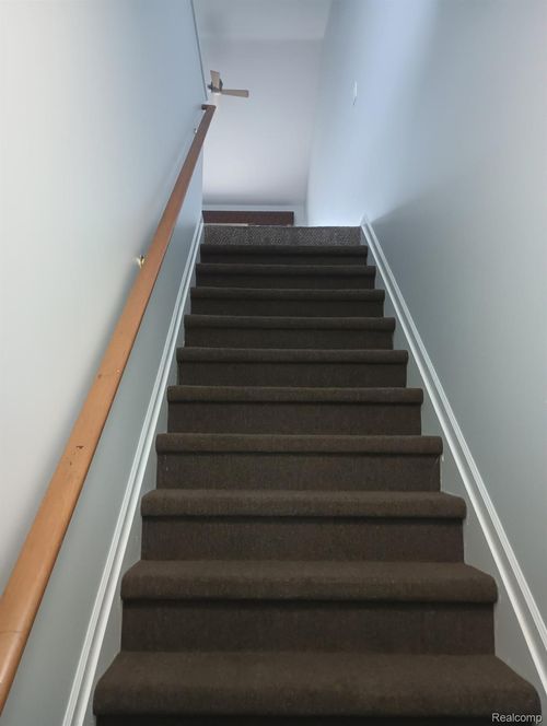 108-30653 Hidden Pines Ln, Roseville, MI, 48066-7302 | Card Image