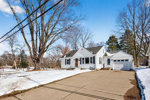 1946 Chatsworth St N, Roseville, MN, 55113-6418 | Card Image