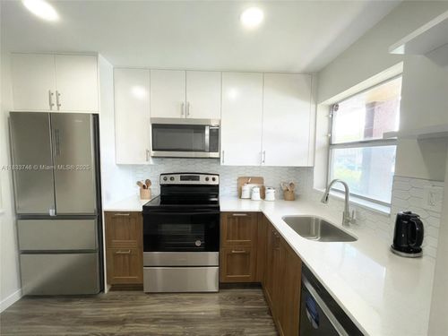 apt-109-9750 Sunrise Lakes Blvd, Sunrise, FL, 33322-6228 | Card Image