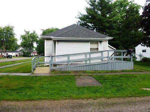 503 N Linden St, Clinton, IL, 61727-1240 | Card Image