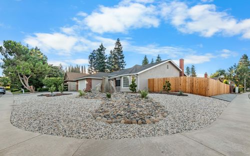 5920 W Feemster Ct, Visalia, CA, 93277-8677 | Card Image