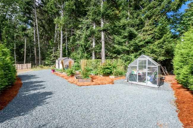 Garden shed, raised beds and greenhouse | Image 40