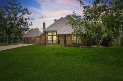 2119 Oakwood Dr, Clute, TX, 77531-2723 | Card Image