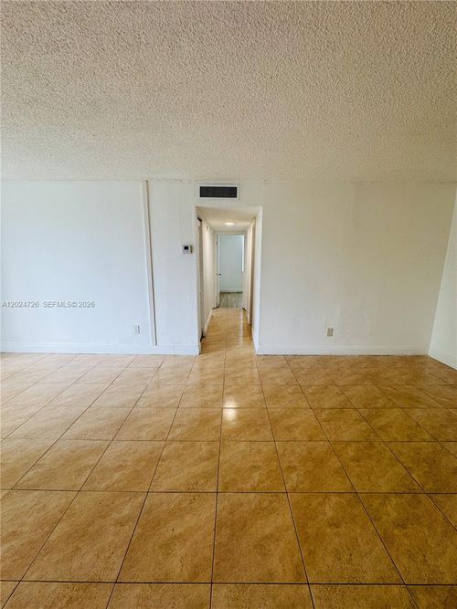 b-201-486 Nw 165th St Rd, Miami, FL, 33169 | Card Image