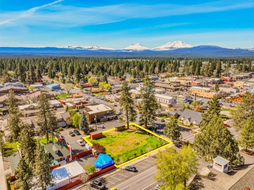301 E Main Avenue, Sisters, OR, 97759 | Card Image