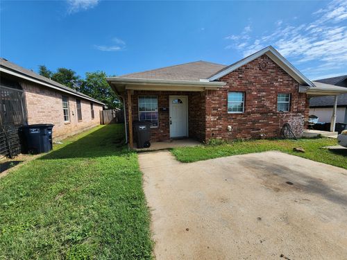 1429 E Robert St, Fort Worth, TX, 76104-7030 | Card Image