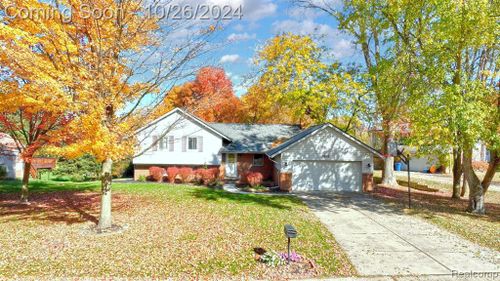 1461 Russ Roy Court, White Lake Twp, MI, 48383 | Card Image