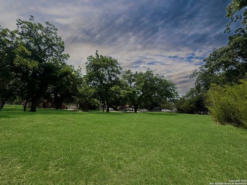 922 Booneville Ave, New Braunfels, TX, 78130-4910 | Card Image