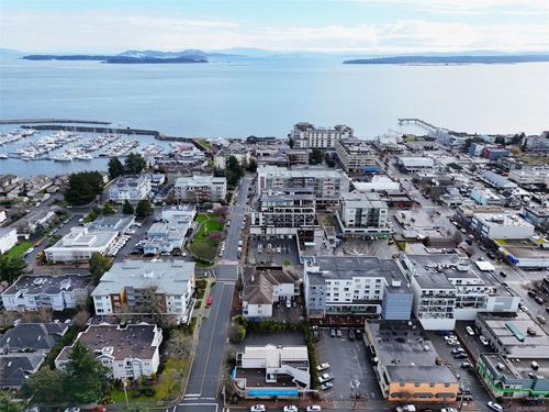 301-2421 Sidney Ave, Sidney, BC, V8L1Y8 | Card Image