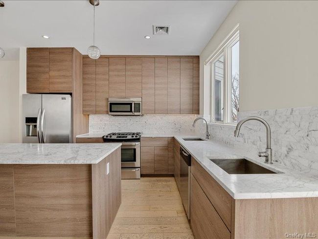 156 Beach 5 Th St, Home with 0 bedrooms, 1 bathrooms and null parking in Far Rockaway NY | Image 32