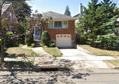 132 Hawthorne Ave, Floral Park, NY, 11001-1209 | Card Image
