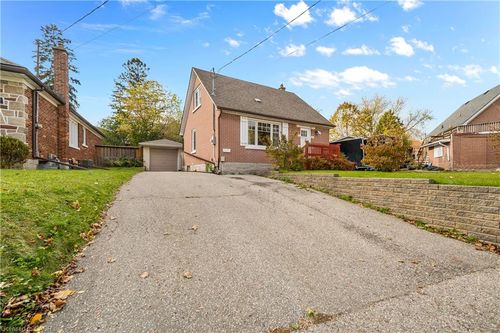 541 Courtland Ave E, Kitchener, ON, N2G2W9 | Card Image