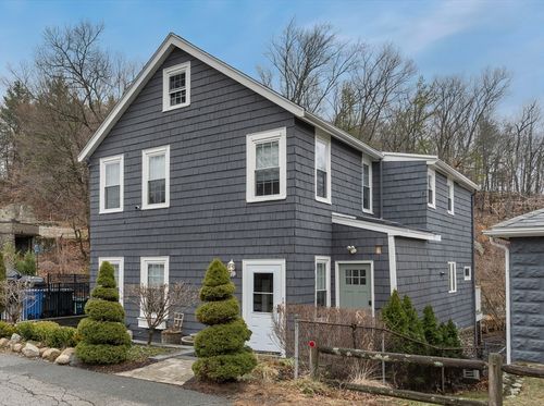 3 Fellsmere Ave, Wakefield, MA, 01880-3682 | Card Image