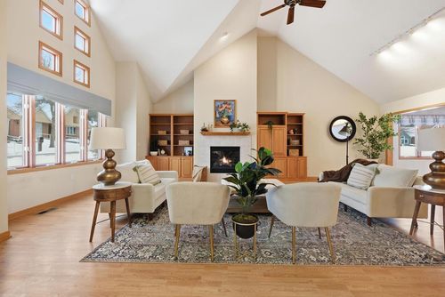 7911 Courtyard Dr, Madison, WI, 53719-3520 | Card Image