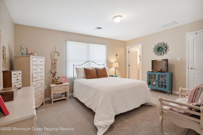527 Apache Trl, House other with 5 bedrooms, 6 bathrooms and null parking in Morganville NJ | Image 16