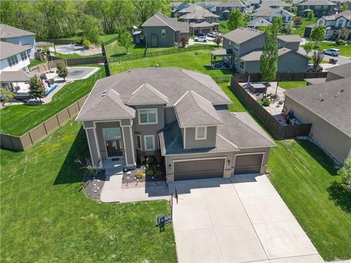 8804 Se 1st St, Lees Summit, MO, 64064-7858 | Card Image