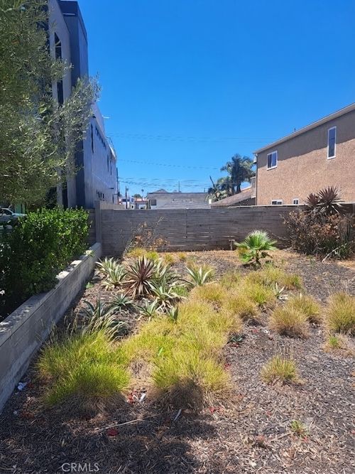 811 Huntington, Huntington Beach, CA, 92648 | Card Image